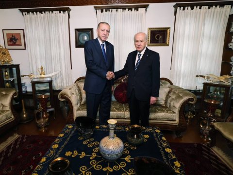 Ərdoğan Bahçeli ilə gündəmi müzakirə etdi