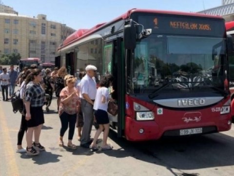 Bakıda 208 avtobus ünvana gecikir 