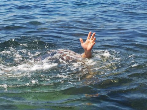 Dənizdə batan şəxslərə görə axtarış aparılır