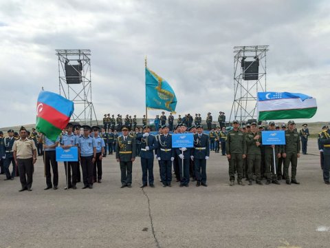 Hərbi liseyin kursantları Qazaxıstanda - FOTO
