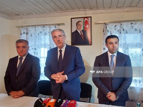 Komissiya üzvləri Söyüdlü sakinləri ilə görüşdülər - YENİLƏNİB (FOTOLAR)