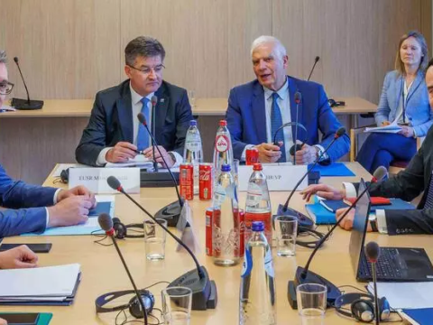 Borel Kosova və Serbiya rəhbərlərini təcili görüşə çağırdı