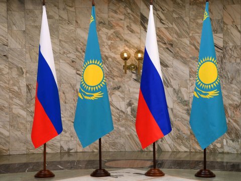 Qərb Rusiya ilə Qazaxıstanın arasını vurur 