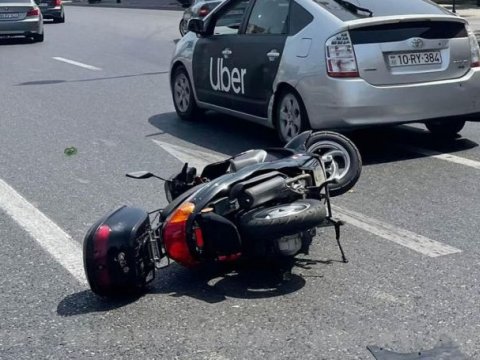 Bakıda xanım sürücü qəza törətdi - Ölən var