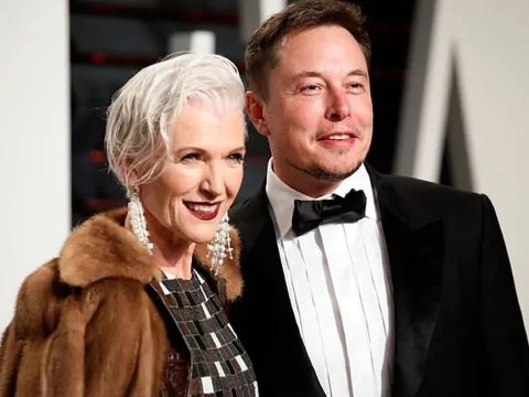 Maskın anası Zukerberqlə döyüşə icazə vermədi 