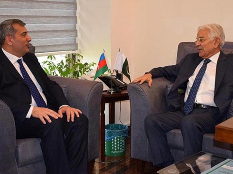 Səfirimiz Pakistanın müdafiə naziri ilə görüşdü