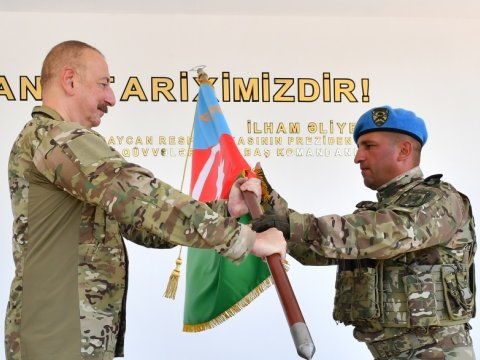İlham Əliyev komando hərbi hissəsində - FOTOLAR