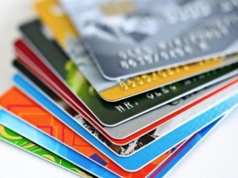 Dövriyyədəki ödəniş kartlarının sayı artıb