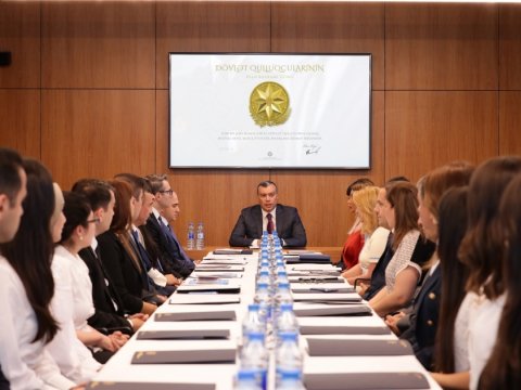 Dövlət qulluğuna qəbul olunanlar and içdilər