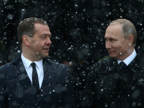 Putinin ətrafında birləşməliyik - Medvedev