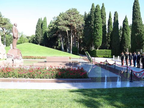 Generallar Fəxri və Şəhidlər xiyabanını ziyarət ediblər - FOTOLAR