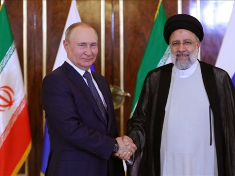 Rəisi dəstək üçün Putinə zəng vurdu