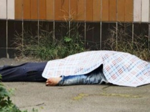 53 yaşlı kişi damdan yıxılıb öldü