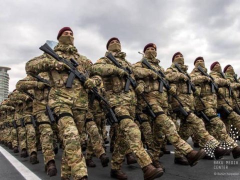 105 yaşı tamam olan Qalib xalqın Müzəffər ordusu!