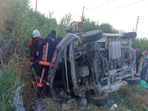 Türkiyədə avtobus qatarla toqquşu - Yaralılar var