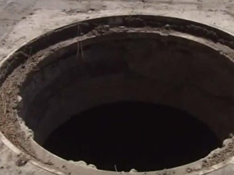 Kanalizasiya quyusunda meyit tapıldı