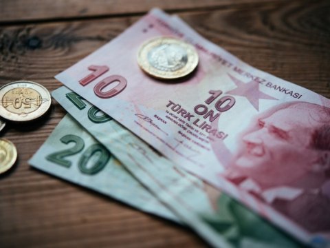 Türkiyədə dolların məzənnəsi 26 lirəni ötdü