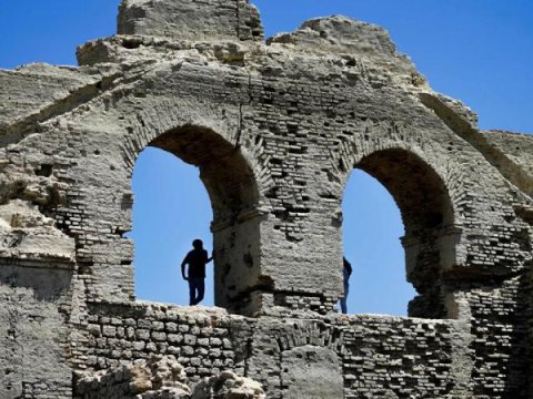Quraqlıq səbəbindən XVI əsrə aid kilsə tam üzə çıxdı - FOTO