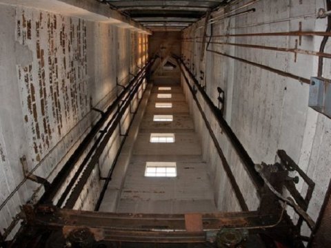 Bakıda lift qırıldı: Yaralananlar var