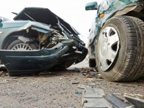 Toydan qayıdanlar qəzaya düşdü - 1 ölü, 2 yaralı 