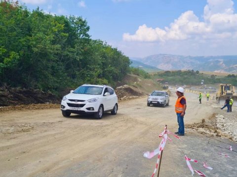 Selə görə bağlanan yolda hərəkət bərpa olundu