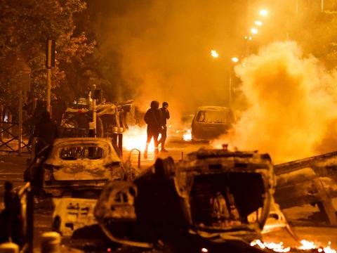 Çin Fransadakı vətəndaşlarına xəbərdarlıq etdi 
