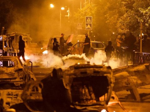 Fransa küçələrində ZİREHLİ MAŞINLAR