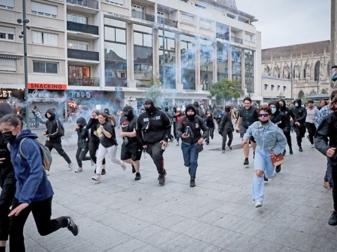 Fransada merin həyat yoldaşı və övladı YARALANDI