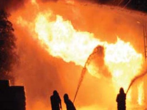 Bakıda mağaza yandı