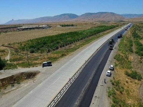 Zəlzələ yol infrastrukturuna ziyan vurmayıb