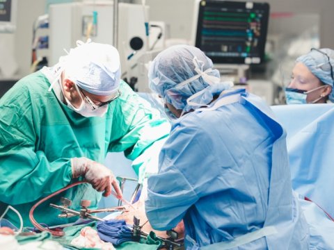 38 yaşlı qadın əməliyyat zamanı ölüb