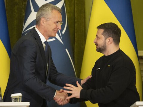 Stoltenberq Zelenski ilə NATO sammitini müzakirə etdi 