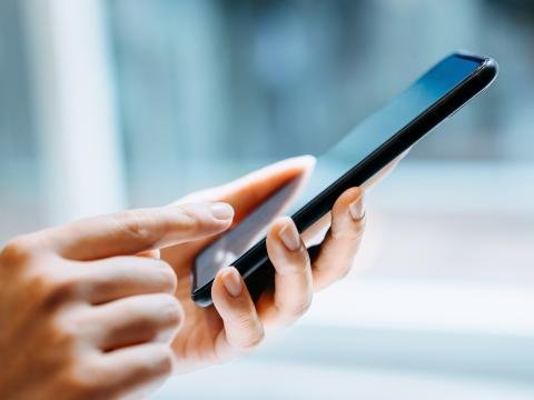 Məktəblərdə telefon qadağası