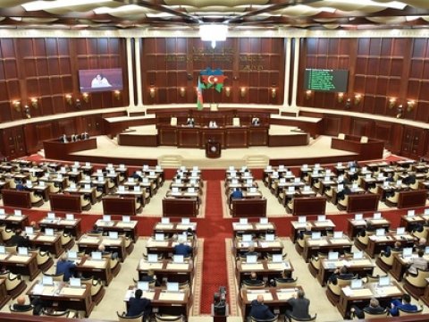 Milli Məclisin iclası başladı - Gündəlikdə 49 məsələ var