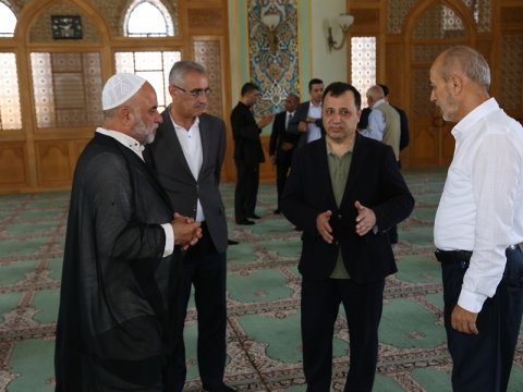 Türkiyə Konstitusiya Məhkəməsinin sədri Təzəpirdə namaz qıldı - FOTO