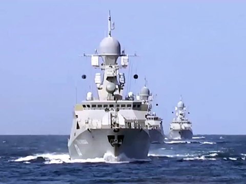 Rusiyanın döyüş gəmiləri Çin sahillərində