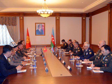 Zakir Həsənov qırğız həmkarı ilə danışıqlar apardı 