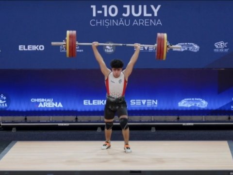 Ağırlıqqaldıran idmançımız 3 qızıl medal qazandı 