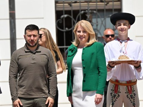 Zelenski Slovakiya prezidenti ilə görüşdü