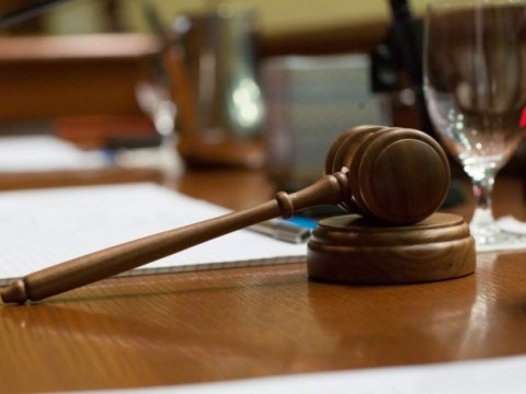 Qonşusunu öldürmək istəyən şəxsin məhkəməsi başlayır