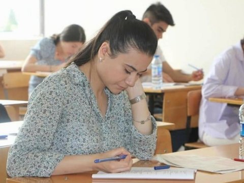 Bu gün 18 mindən çox abituriyent imtahan verir