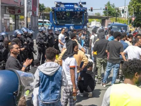 Almaniyada iğtişaşlar - 22 polis yaralandı