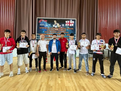Boksçularımız Gürcüstanda 7 medal qazandı 