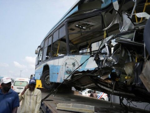 Dəhşətli avtobus qəzası - Azı 20 nəfər ölüb
