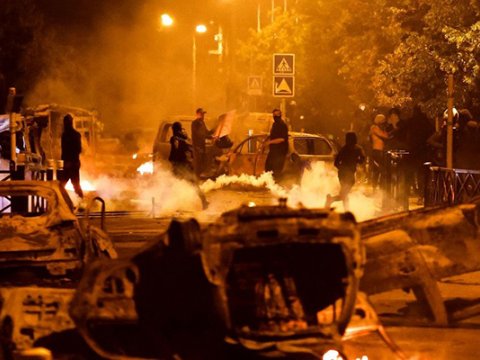 İğtişaşların səbəbkarı Makrondur – Fransalı siyasətçidən özəl açıqlama