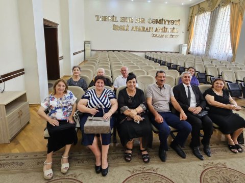 Keçmiş məzunlar 41 ildən sonra yenidən görüşdülər - FOTO