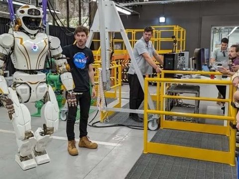 “NASA” insanabənzər astronavt robotunun sınaqlarına başlayır