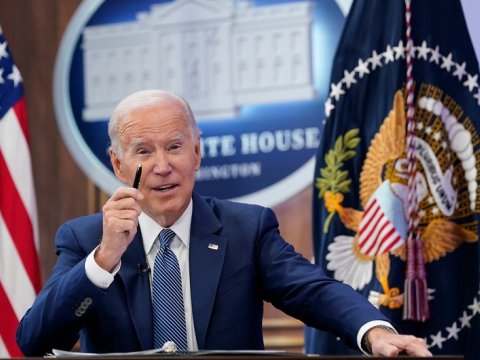 Bayden Finlandiyaya gedir