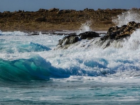 Xəzərdə dalğanın hündürlüyü 2 metrə çatıb