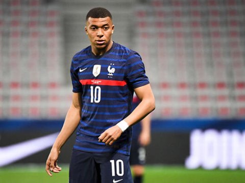 Mbappe PSJ-də qaldı